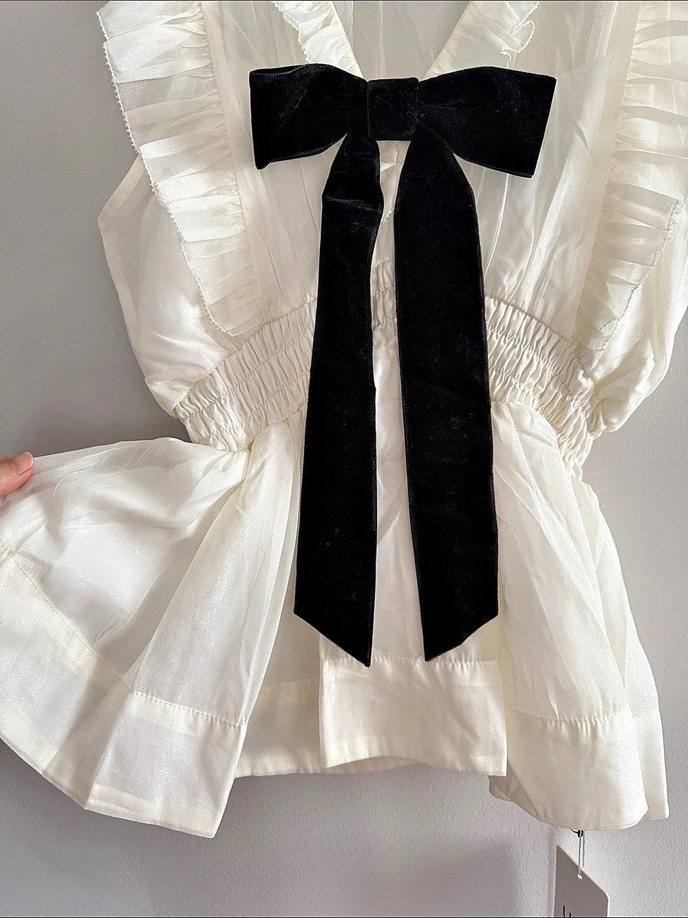 Ruffle Bow Blouse in White & Black NWT - Picture 6 of 8